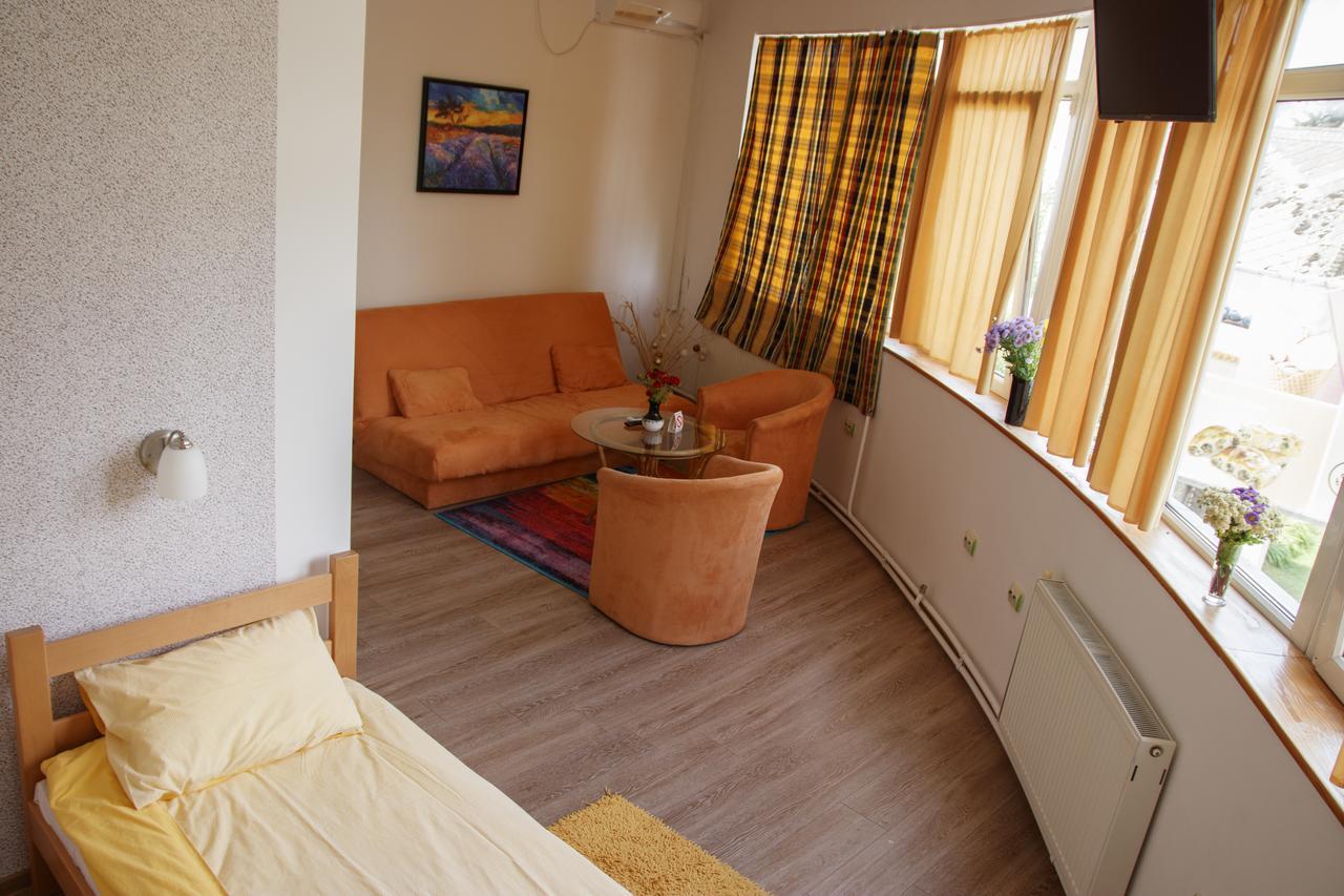 سوبوتيتْسا Guesthouse Night&Day المظهر الخارجي الصورة