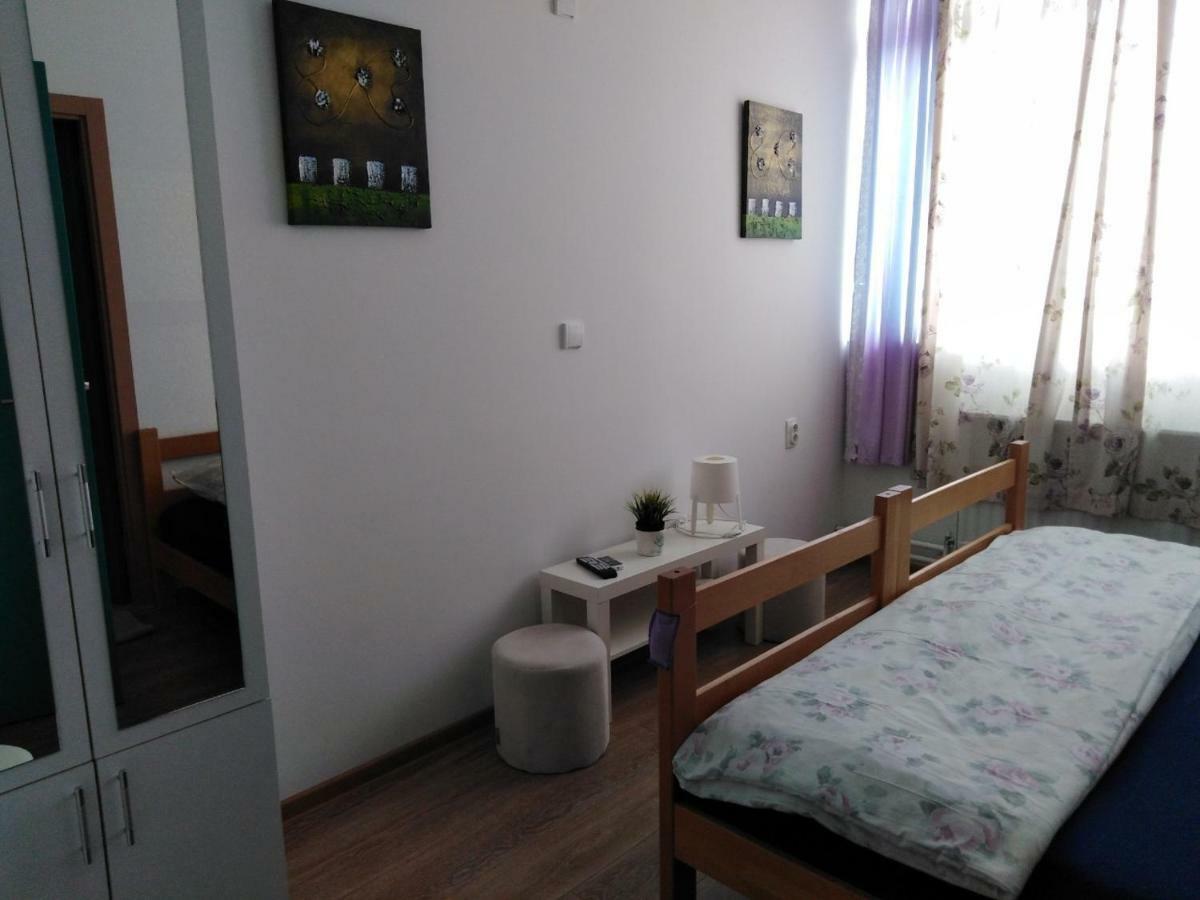 سوبوتيتْسا Guesthouse Night&Day المظهر الخارجي الصورة